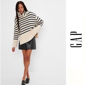 {Gap} 24-7 Split Hem Turtleneck Sweater in Off White & Navy (Small)